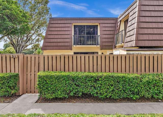 Property at 211 2nd Ct, Palm Beach Gardens, FL 33410, 2 beds, 2.5 baths