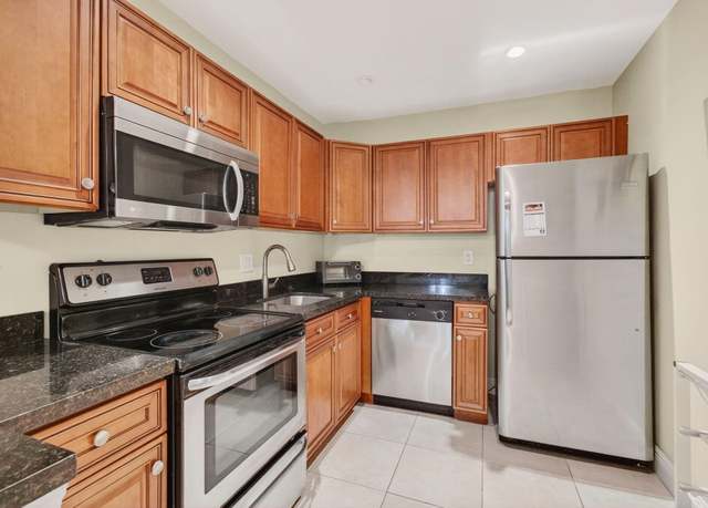 Property at 480 NW 20th St #301, Boca Raton, FL 33431, 2 beds, 2 baths