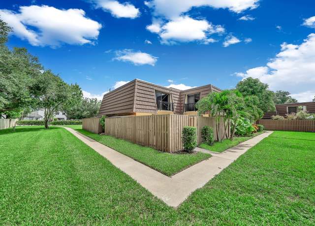 Property at 1410 14th Ct, Palm Beach Gardens, FL 33410, 2 beds, 2.5 baths