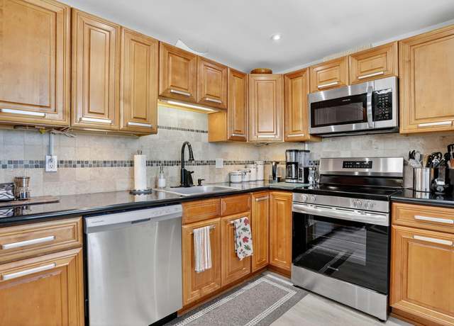 Property at 3960 Oaks Clubhouse Dr #504, Pompano Beach, FL 33069, 3 beds, 2 baths