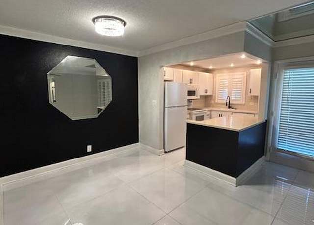 Property at 808 SE 7th St #107, Deerfield Beach, FL 33441, 1 bed, 1.5 baths