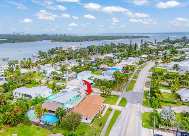 Property at 141 Eldorado St E, Fort Pierce, FL 34949, 3 beds, 2 baths