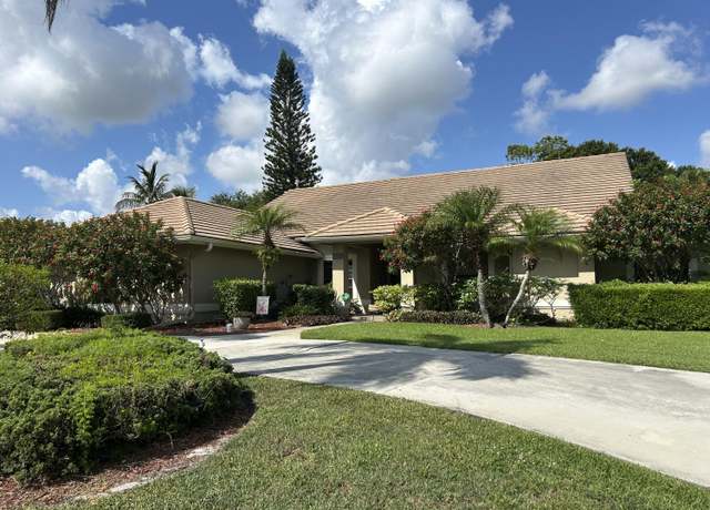 Property at 15405 Meadow Wood Dr, Wellington, FL 33414, 4 beds, 2 baths
