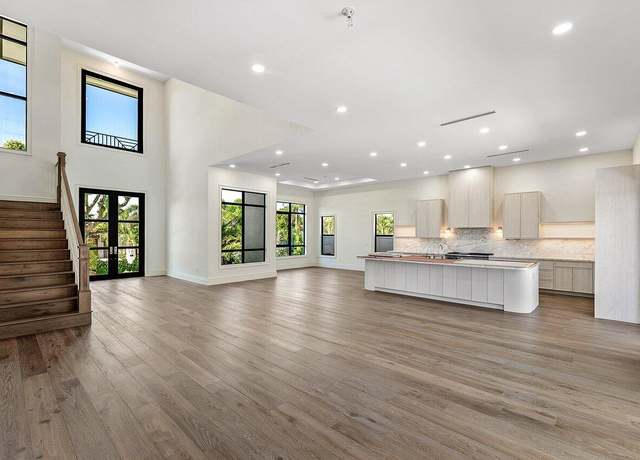 Property at 109 Arlington Pl, West Palm Beach, FL 33405, 5 beds, 5.5 baths