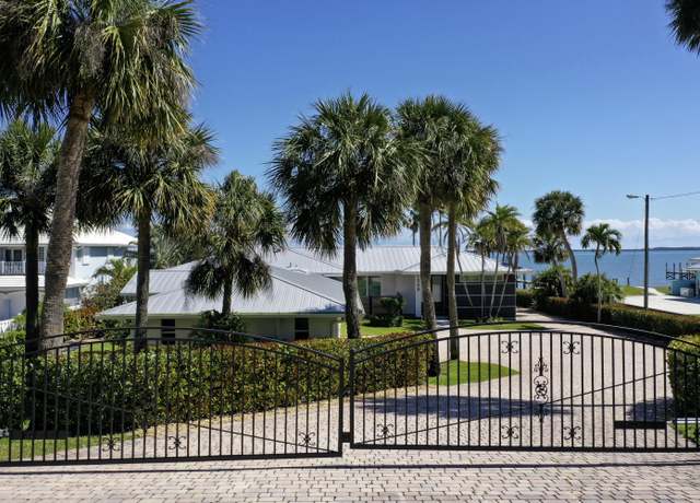 Property at 1508 S Indian River Dr, Fort Pierce, FL 34950, 4 beds, 3 baths