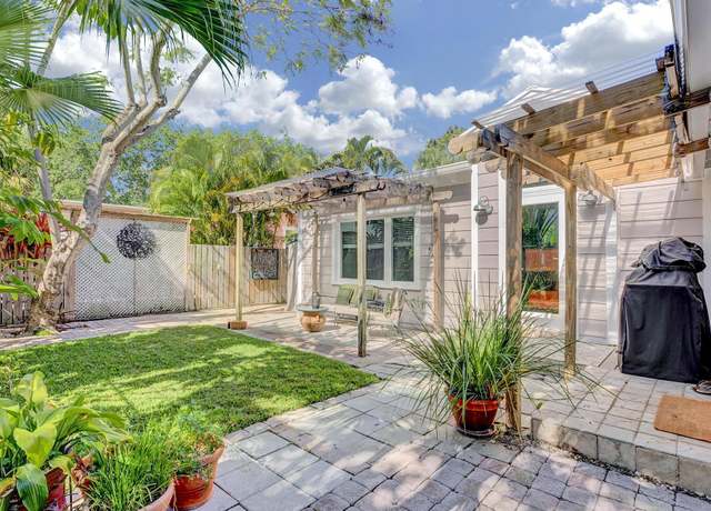 Property at 42 Palm Sq, Delray Beach, FL 33483, 3 beds, 3 baths