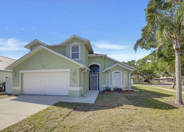 Property at 1701 Primrose Ct, Port Saint Lucie, FL 34952, 3 beds, 2.5 baths