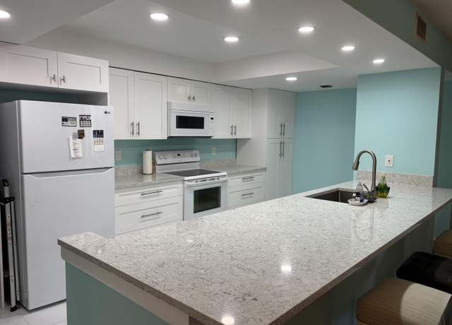 Property at 825 Egret Cir #205, Delray Beach, FL 33444, 2 beds, 2 baths