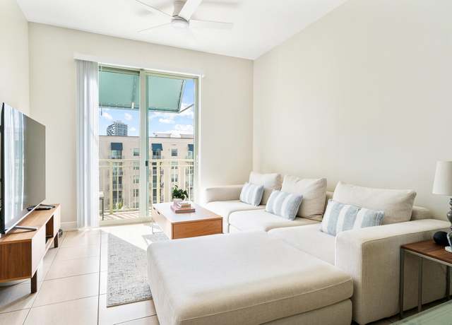 Property at 610 Clematis St #811, West Palm Beach, FL 33401, 1 bed, 1.5 baths