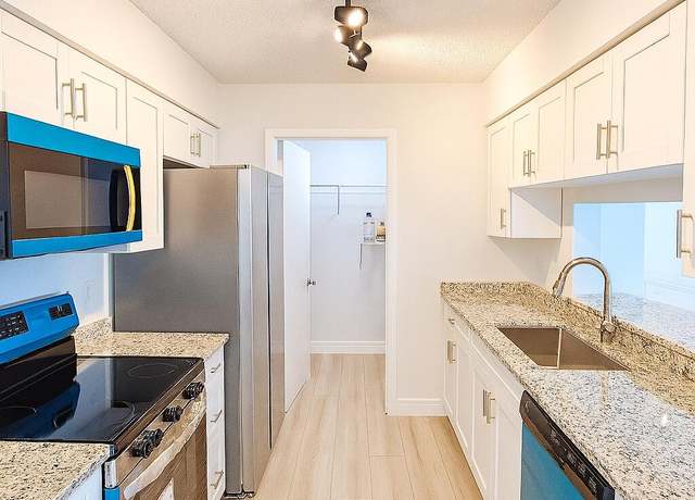 Property at 4055 NW Cinnamon Tree Cir, Jensen Beach, FL 34957, 2 beds, 2 baths