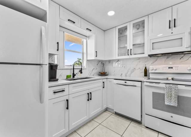 Property at 225 Bonnie Blvd #302, Palm Springs, FL 33461, 1 bed, 1.5 baths