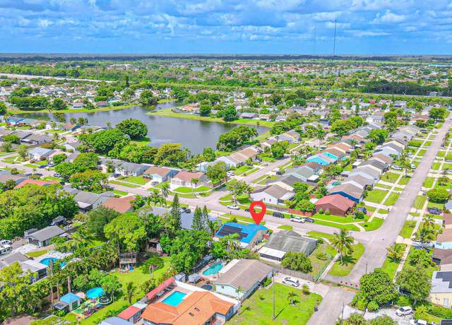 Property at 5018 E Canal Cir E, Lake Worth, FL 33467, 4 beds, 2 baths