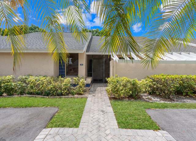 Property at 10906 Lake Front Pl, Boca Raton, FL 33498, 2 beds, 2 baths