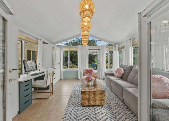Property at 951 Selkirk St, West Palm Beach, FL 33405, 3 beds, 2 baths