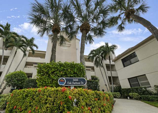 Property at 335 Oak Harbour Dr, Juno Beach, FL 33408, 2 beds, 2 baths