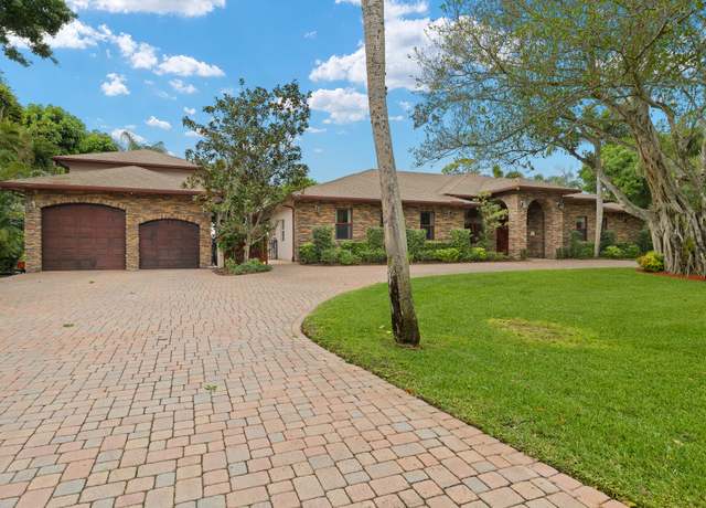 Property at 265 Westwood Cir E, West Palm Beach, FL 33411, 4 beds, 4 baths