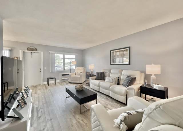 Property at 2542 S Federal Hwy #10, Boynton Beach, FL 33435, 2 beds, 1 bath