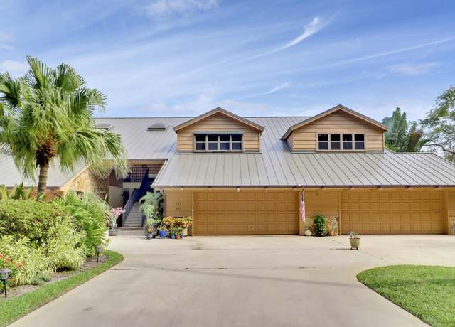 Property at 102 SE Crestwood Cir, Stuart, FL 34997, 2 beds, 2 baths