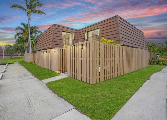 Property at 202 2nd Ct, Palm Beach Gardens, FL 33410, 2 beds, 2.5 baths