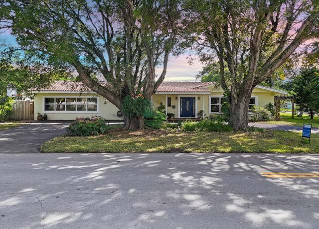 Property at 700 NE 2 St, Pompano Beach, FL 33060, 3 beds, 2.5 baths