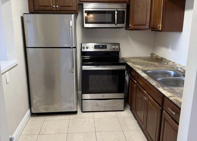 Property at 700 Village Green Ct #320, Palm Springs, FL 33461, 1 bed, 1.5 baths