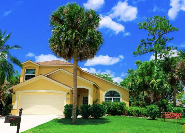 Property at 9681 Pine Trail Ct, Lake Worth, FL 33467, 3 beds, 2.5 baths