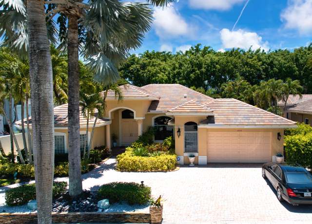 Property at 10842 Blue Palm St, Plantation, FL 33324, 4 beds, 3 baths
