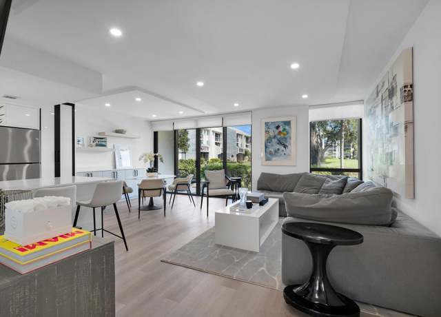 Property at 1006 Bridgewood Pl, Boca Raton, FL 33434, 2 beds, 2.5 baths