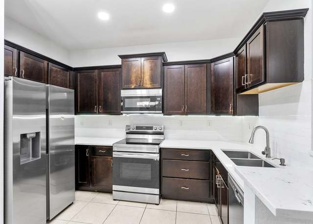 Property at 99 SW 7th Ct, Pompano Beach, FL 33060, 3 beds, 2.5 baths