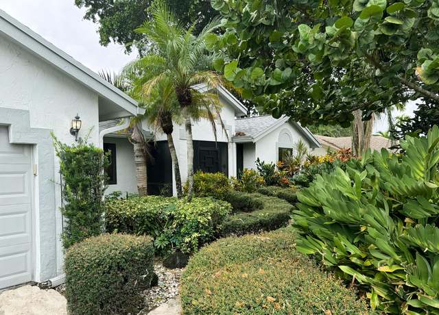 Property at 2450 Riviera Dr, Delray Beach, FL 33445, 2 beds, 2.5 baths