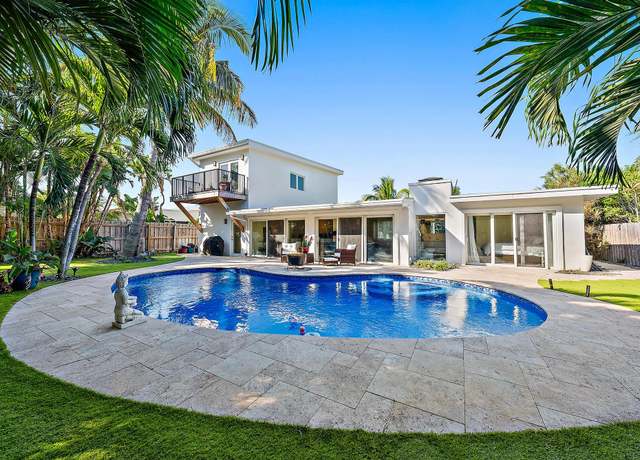 Property at 330 Franklin Rd, West Palm Beach, FL 33405, 3 beds, 2.5 baths