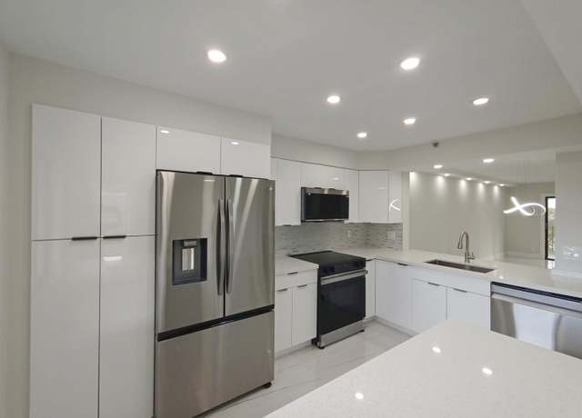 Property at 7240 Huntington Ln #408, Delray Beach, FL 33446, 2 beds, 2 baths