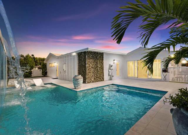 Property at 246 Elwa Pl, West Palm Beach, FL 33405, 3 beds, 3 baths