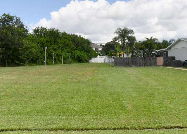 Property at 385 SW Lakehurst Dr, Port Saint Lucie, FL 34983