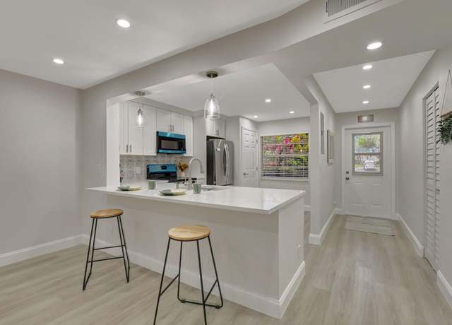 Property at 25 Abbey Ln #103, Delray Beach, FL 33446, 2 beds, 2 baths