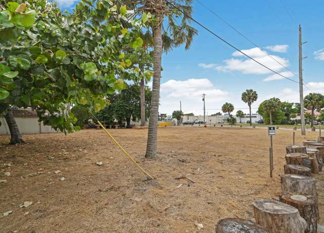 Property at 470 SE Seville St, Stuart, FL 34994