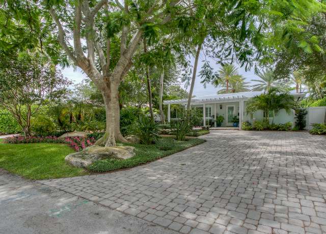 Property at 322 NW 16th St, Delray Beach, FL 33444, 4 beds, 4 baths