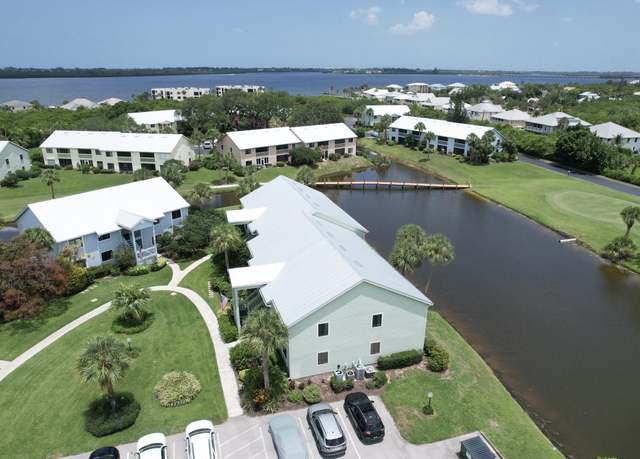 Property at 5725 Pelican Pointe Dr #4, Sebastian, FL 32958, 2 beds, 2 baths