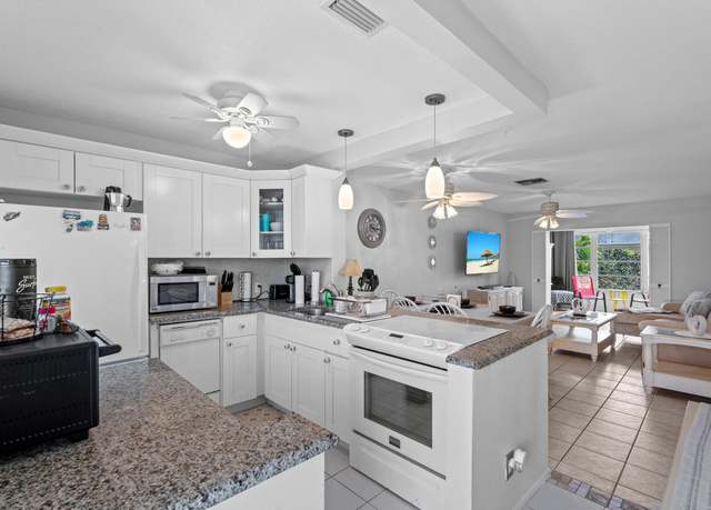Property at 2121 NE 1st Ct #202, Boynton Beach, FL 33435, 2 beds, 2 baths