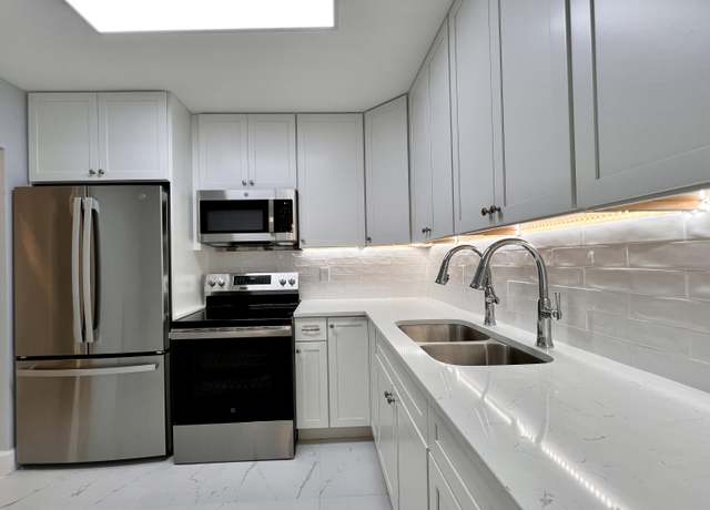 Property at 103 Stratford H Unit A, West Palm Beach, FL 33417, 1 bed, 1.5 baths