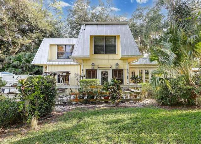Property at 576 SW Rustic Cir, Stuart, FL 34997, 3 beds, 2 baths