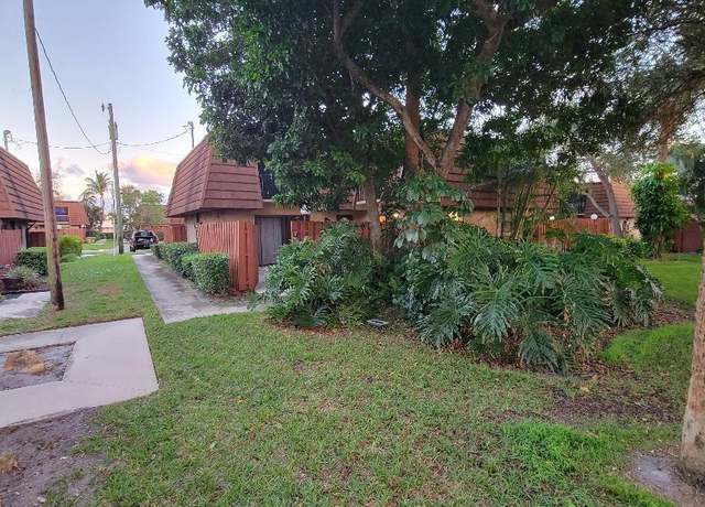 Property at 1302 Nebraska Ave Unit 10c, Fort Pierce, FL 34950, 2 beds, 1.5 baths
