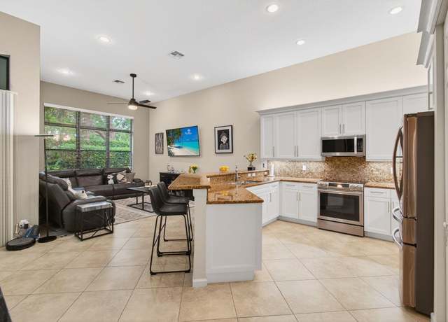 Property at 6931 Fabiano Cir, Boynton Beach, FL 33437, 3 beds, 2.5 baths