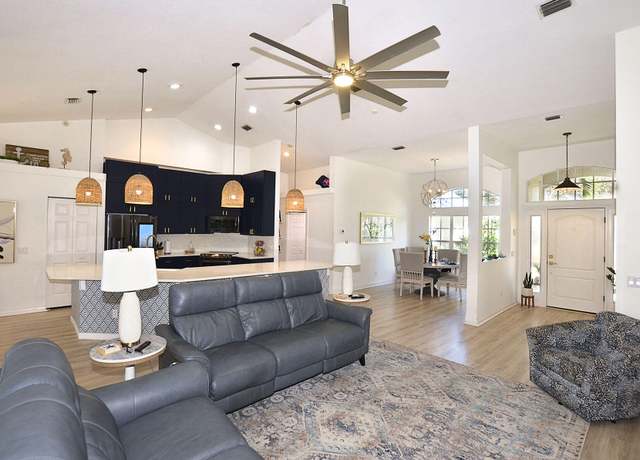Property at 405 29th Ct SW, Vero Beach, FL 32968, 3 beds, 2 baths