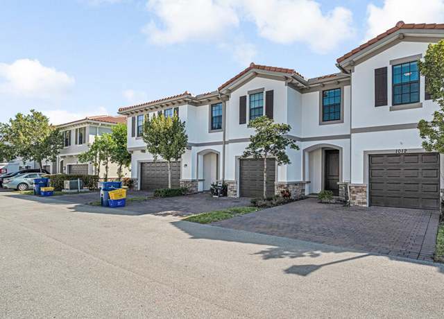 Property at 1012 Willow Pl, Riviera Beach, FL 33410, 3 beds, 2.5 baths