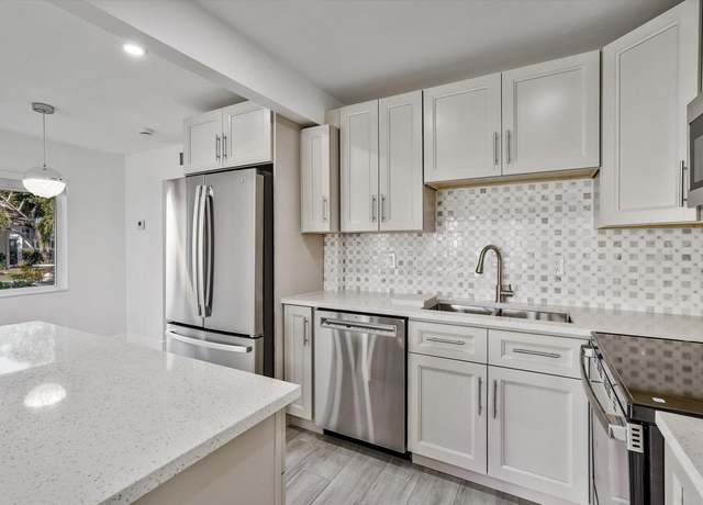 Property at 105 Coventry E #105, West Palm Beach, FL 33417, 1 bed, 1.5 baths