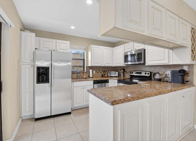 Property at 7521 Courtyard Run E, Boca Raton, FL 33433, 2 beds, 2.5 baths