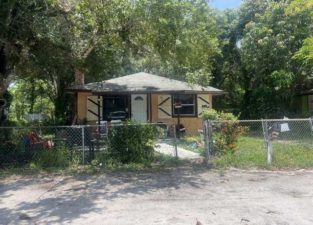 Property at 324 N 15th St N, Fort Pierce, FL 34950, 3 beds, 1 bath