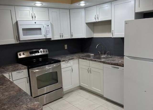 Property at 11983 Shakerwood Ln, Wellington, FL 33414, 2 beds, 2.5 baths