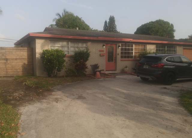Property at 3209 N Australian Ave, West Palm Beach, FL 33407, 3 beds, 2 baths